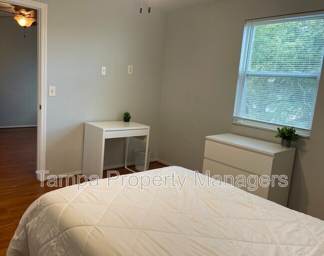 Building Photo - 9015 Westchester Cir