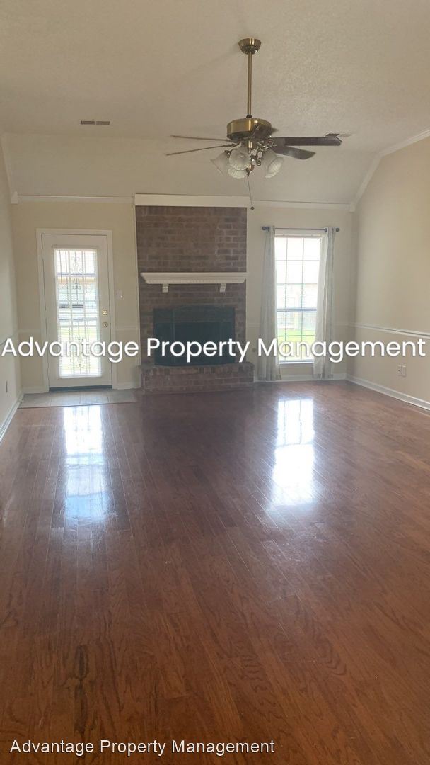 Foto del edificio - 3 br, 2 bath House - 6578 Laurel Bluff Ct. S.