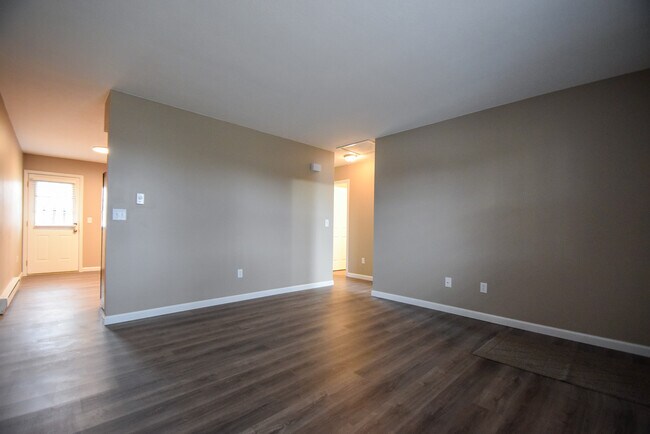 Building Photo - 3395 Lilac Ln