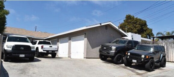 Building Photo - 3137-3141 Valle Ave