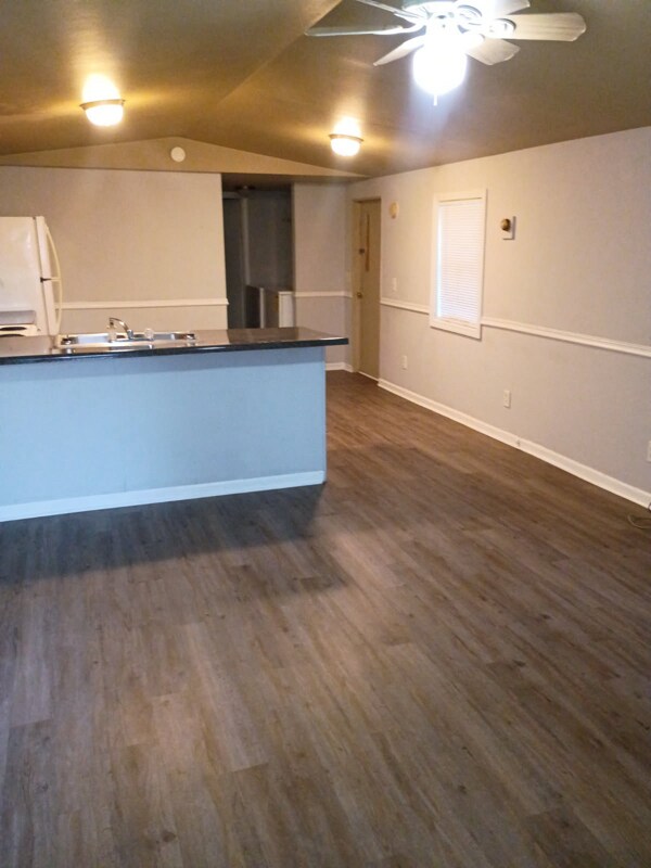 Building Photo - 4560 Knoxville Hwy