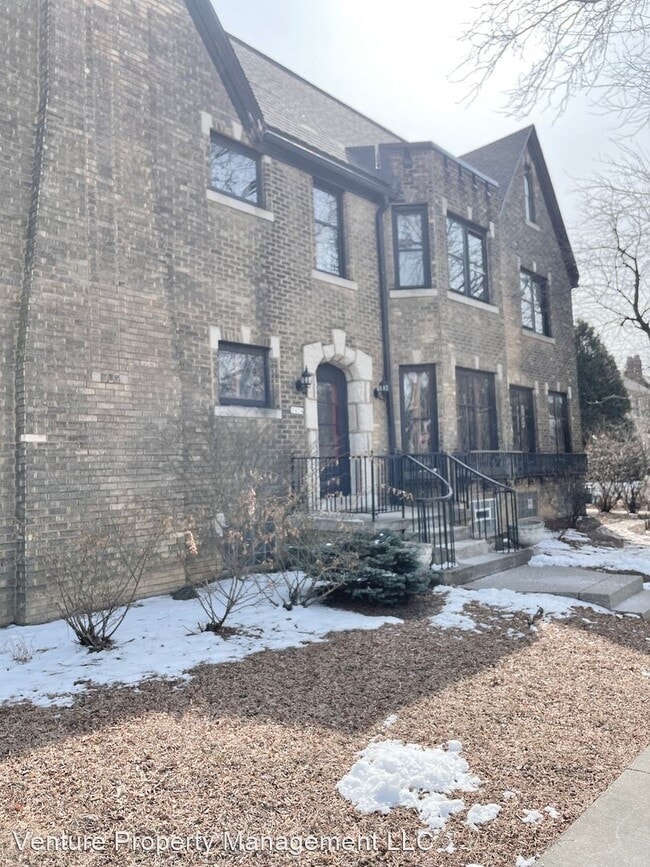 Building Photo - 4 br, 3.5 bath House - 2474 N Lake Drive