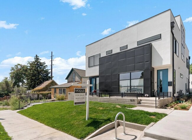 Foto del edificio - FIRST MONTH'S FREE!! Modern 2 bed, 2.5 bat...