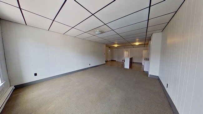 Foto del edificio - Spacious 2nd Floor Apartment