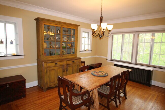 Foto del edificio - 2217 Madison Rd