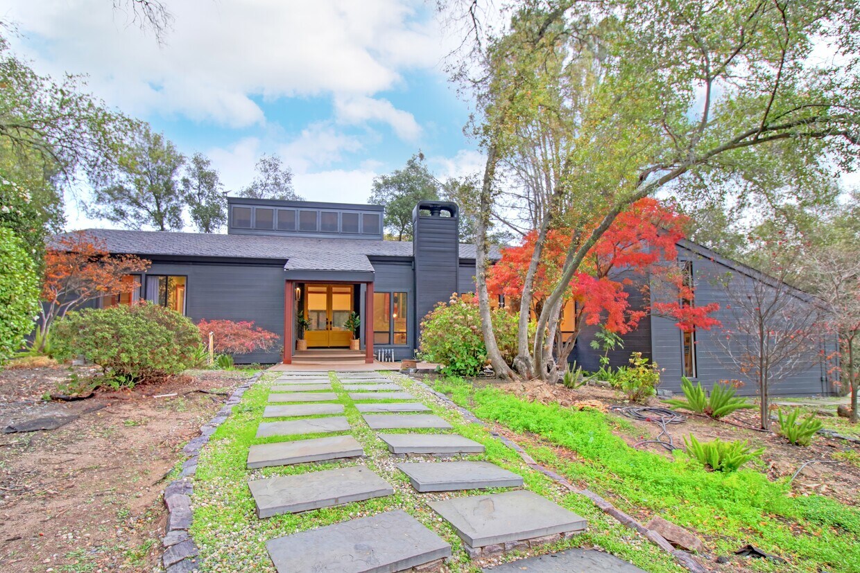 Primary Photo - 7601 Tall Pine Ln