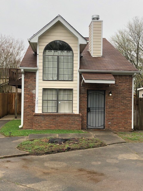 Primary Photo - 1201 Magnolia Pl