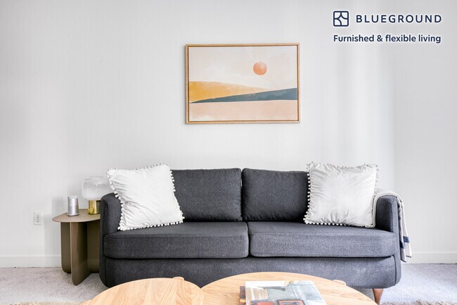 Foto del edificio - 4121 Radford Ave