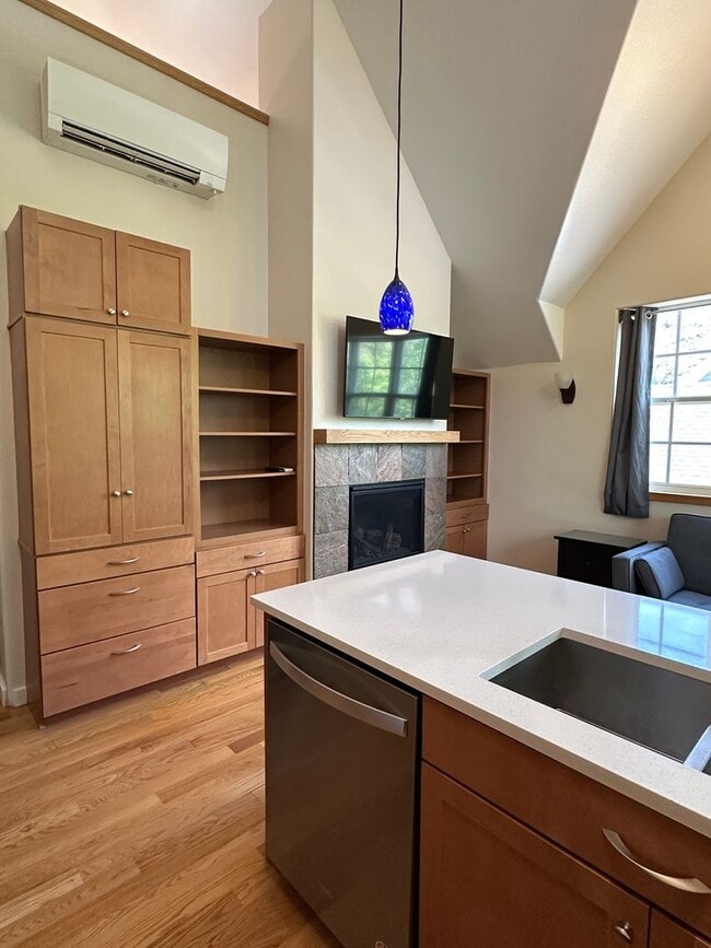 Foto del edificio - 1608 Crawford Way