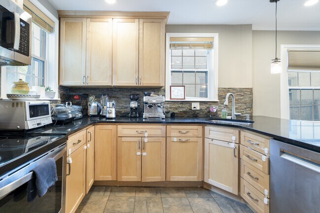 Foto del edificio - 4850 Crescent St
