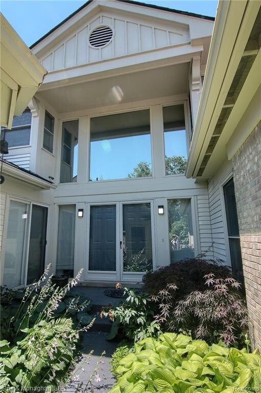 Foto del edificio - 7276 Simsbury Dr
