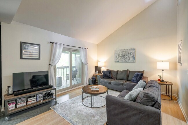Foto del edificio - 427 Summit Ridge Pl