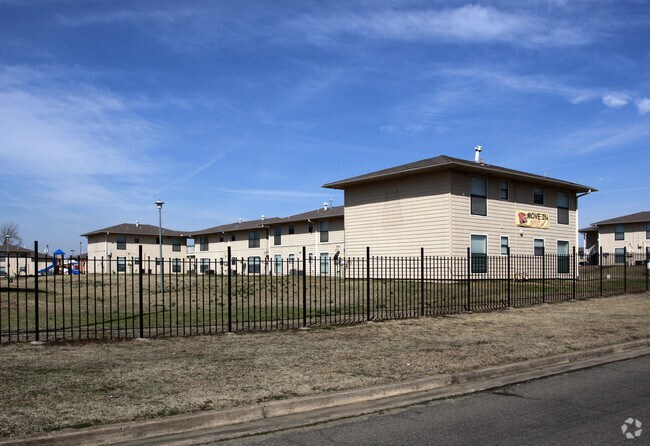 Whispering Pines Apartments Muskogee Ok Home Oklahoma Muskogee Whispering Pines Primary Photo