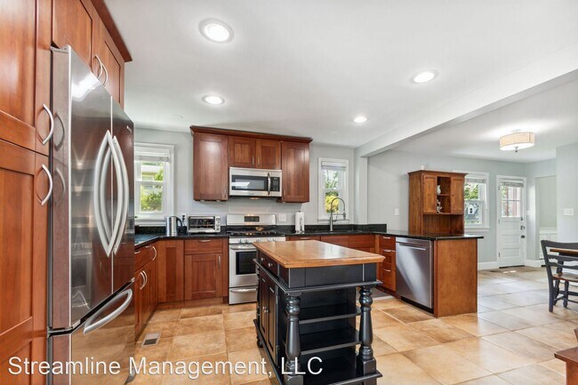 Foto del edificio - 3 br, 2 bath House - 9909 Gardiner Ave.