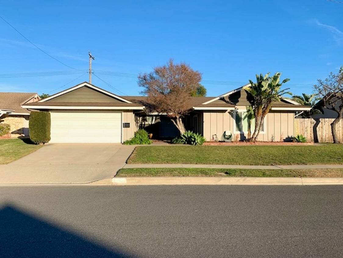 Foto principal - Camarillo | 3 Bed + 2 Bath Home | Jay Ct.