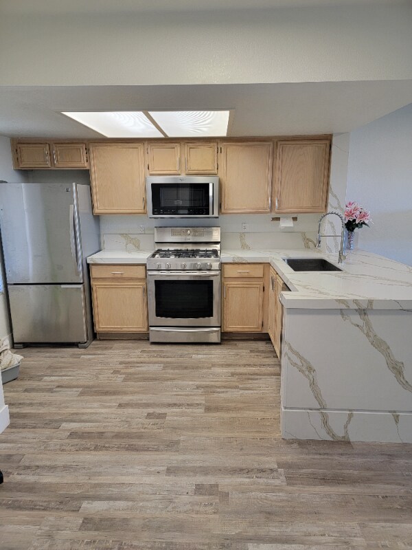 Foto principal - 8070 W Russell Rd