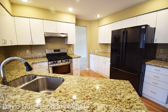 Building Photo - 4 br, 3.5 bath House - 15967 NW Ridgetop Lane