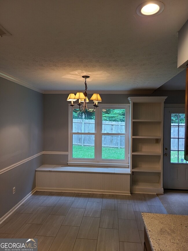 Building Photo - 216 Valley View