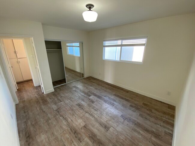 Building Photo - 2854 Rowena Ave
