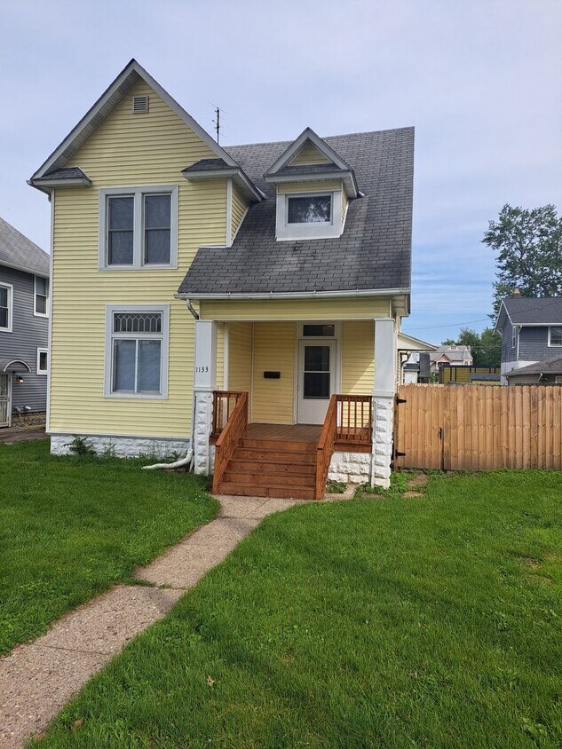 Primary Photo - 4 Bedroom near Lakeside Park