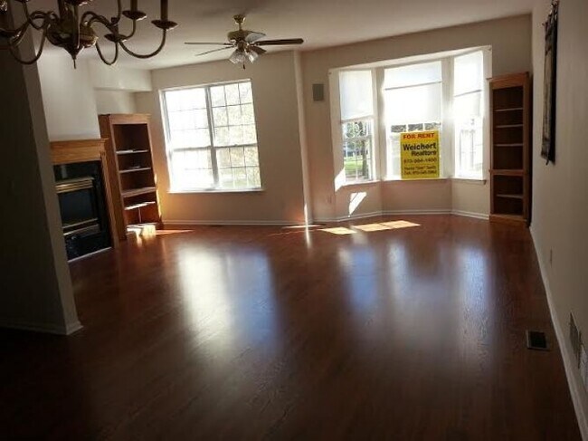 Building Photo - 4 Brentwood Ct