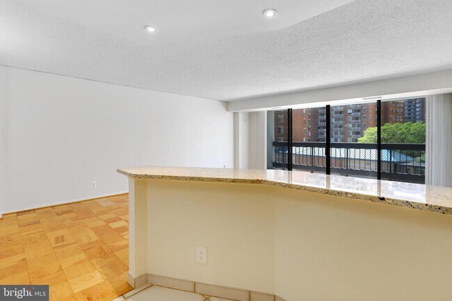 Foto del edificio - 3800 Fairfax Dr
