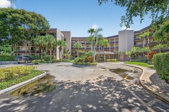 Building Photo - 4770 Fountains Dr S