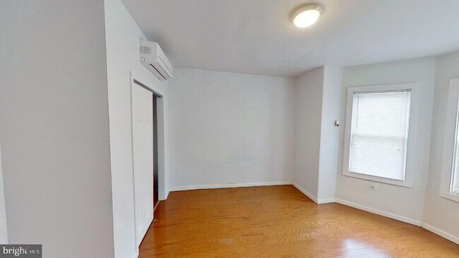 Building Photo - 5034 Walnut St