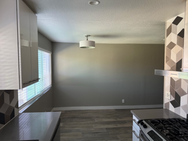 Foto del edificio - 11040 Hesby St