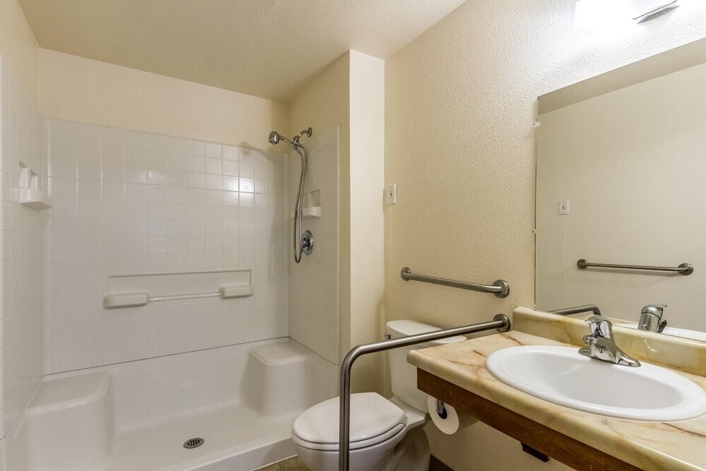 Building Photo - 3085 Resort St