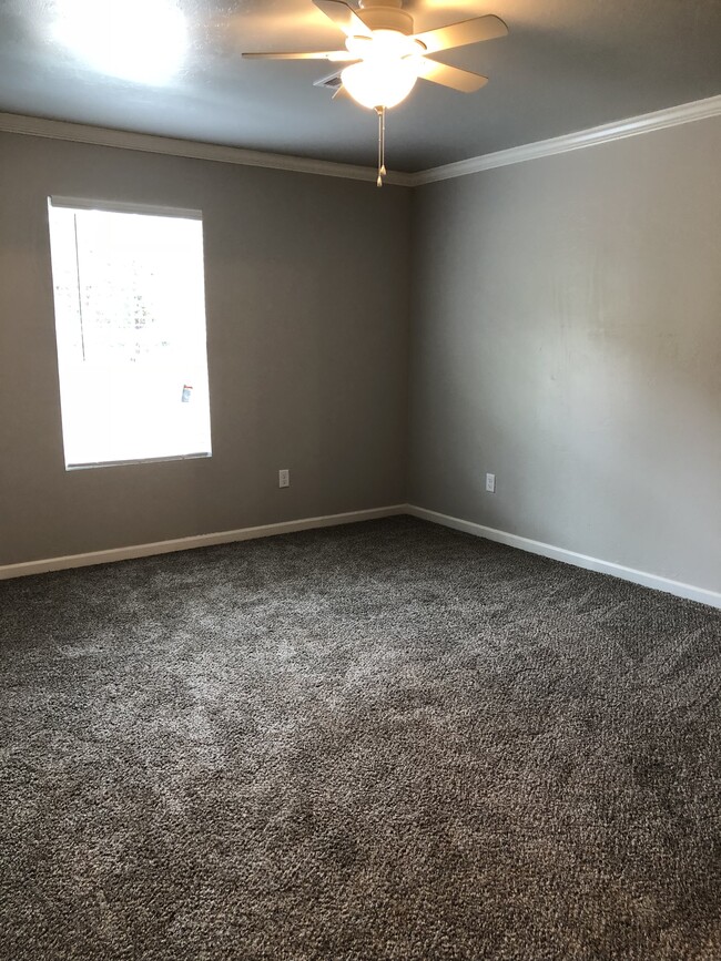 Building Photo - 4412 Sierra Ln