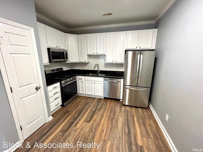 Building Photo - 3 br, 2.5 bath House - 2210 Raven Road Uni...