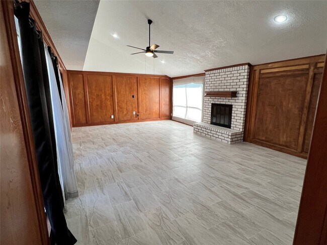 Building Photo - 327 Maybrook Dr
