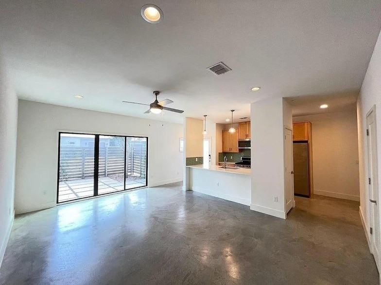 Photo - 2101 Montopolis Drive Unit 20