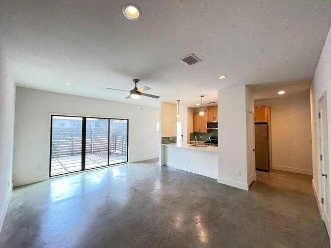Photo - 2101 Montopolis Drive Unit 20 Apartment