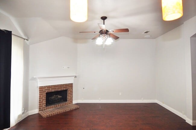Building Photo - Lovely 3-bed, 2-bath home in North Fort Wo...