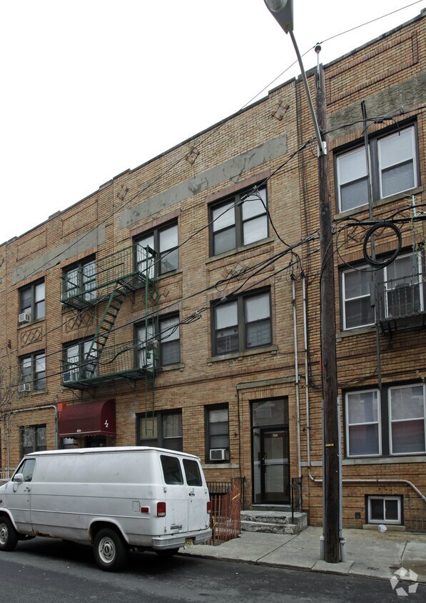 Building Photo - 6022 Fillmore Pl