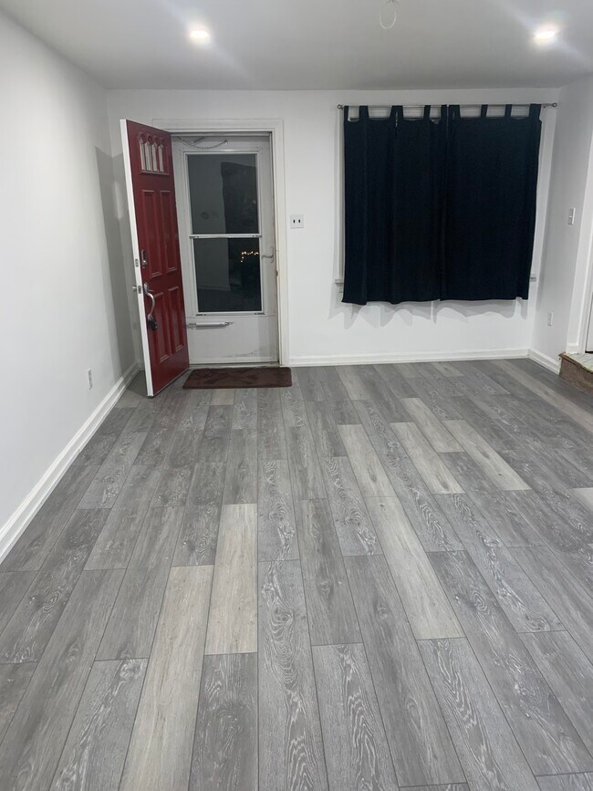 Living room - 806 3rd Ave