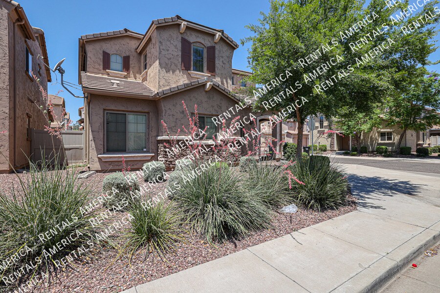 Foto principal - 2127 W Monte Cristo Ave