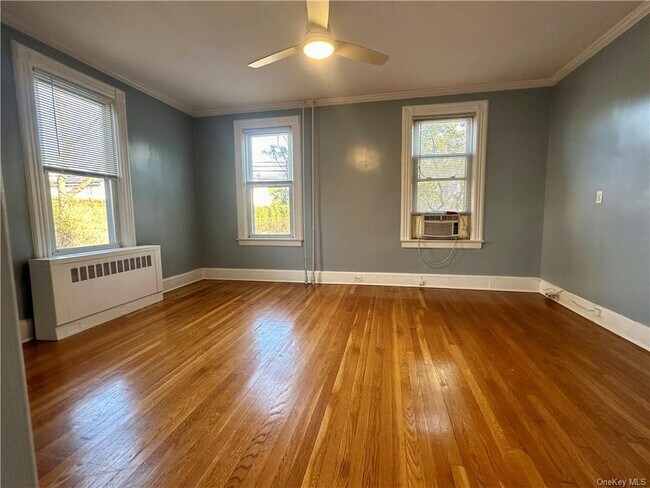 Building Photo - 450 N Barry Ave