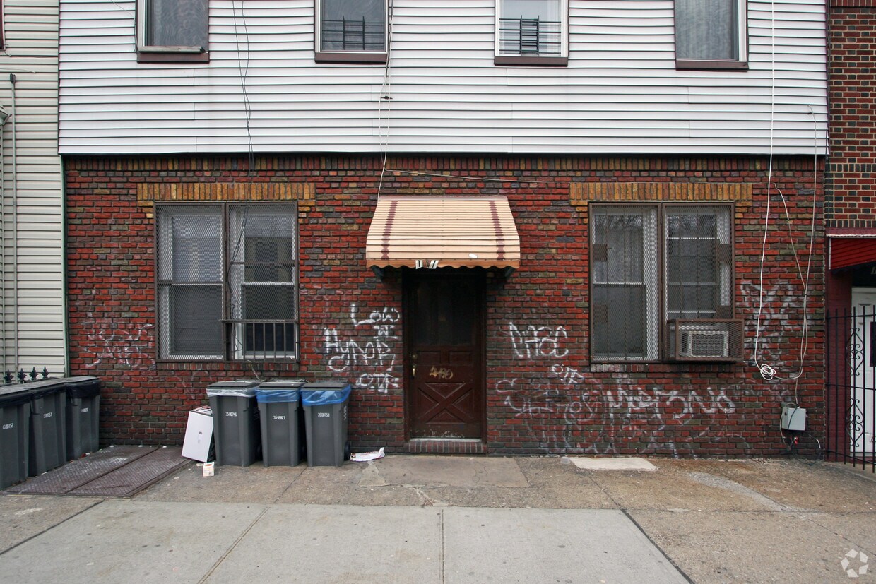 Building Photo - 191 Troutman St