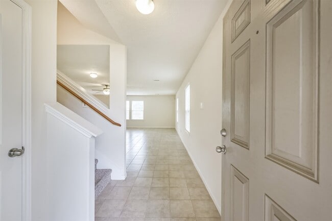 Building Photo - 2142 Tandy Park Way