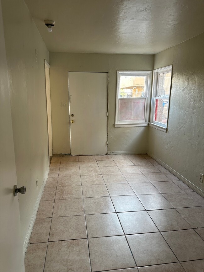 Dormitorio 1 - 5125 1/2 Clara St
