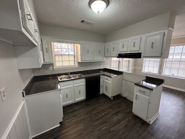 Building Photo - 4118 Friendship Ln
