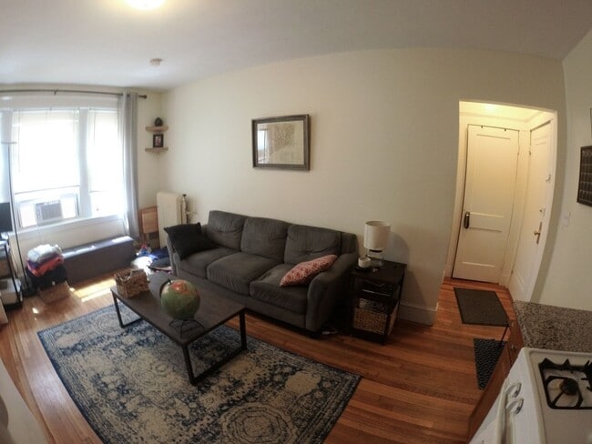 Building Photo - 1 bed/1 bath in Brighton