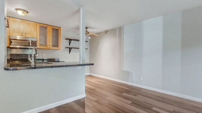 Building Photo - Beautiful Remodeled Adams Point Condo