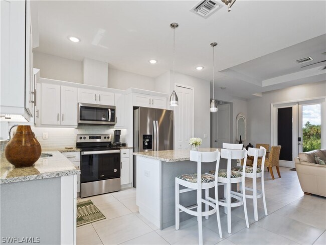 Foto del edificio - 490 37th Ave NW