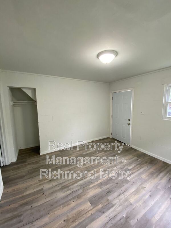 Building Photo - 923 N 20th St