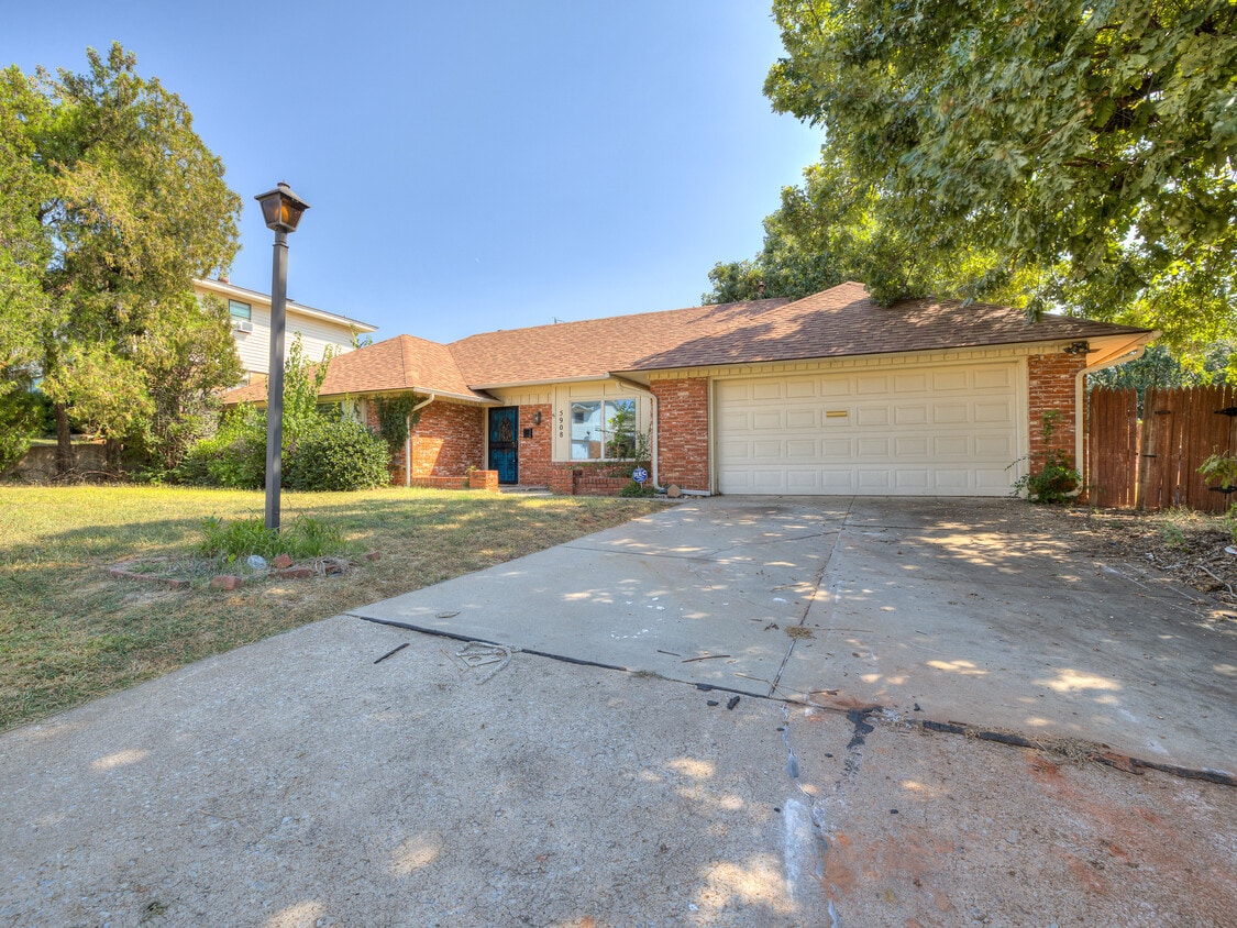 Primary Photo - 5908 NW 72nd St