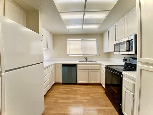 Foto del edificio - 4-bedroom Home for rent in Fremont - Arden...